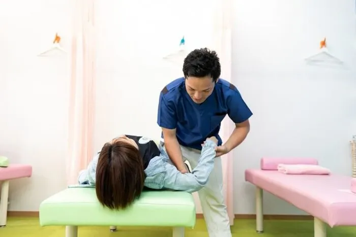 特別性の高い治療施術（交通事故によるむち打ち、産前産後の骨盤矯正、猫背改善などの姿勢矯正）も当整骨院で対応！