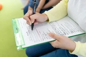 まず肩こり・腰痛・産後骨盤矯正など現在お悩みの症状などについて問診票でお聞かせください