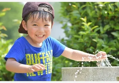 子供の猫背による影響:すぐ疲れる、落ち着きがない、自信がなさそう